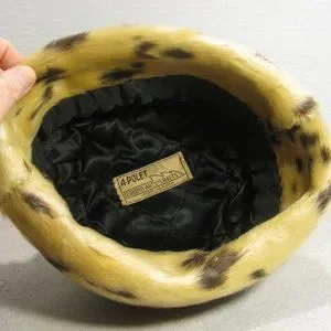 A-Polet | Accessories | Vintage Apolet Fur Eskimo Made  display picture 1